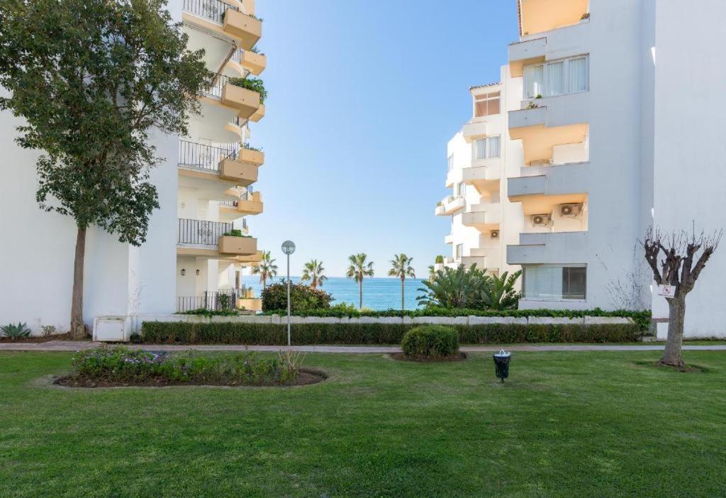 In Front Of Sea & Center Apartment Marbella Exterior photo